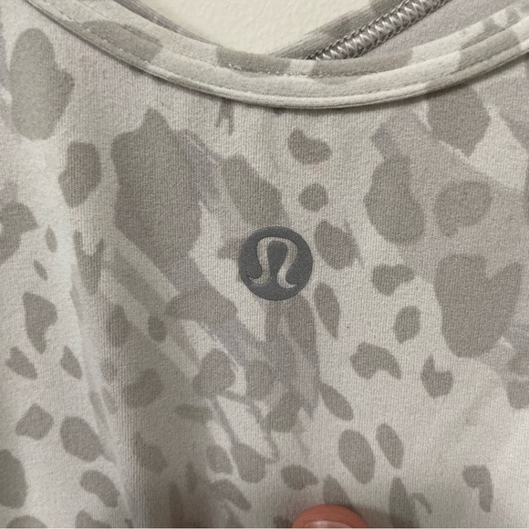 Lululemon Cheetah Camo Antique White Multi Align Nulu T-Shirt Size 10 - Picture 5 of 6
